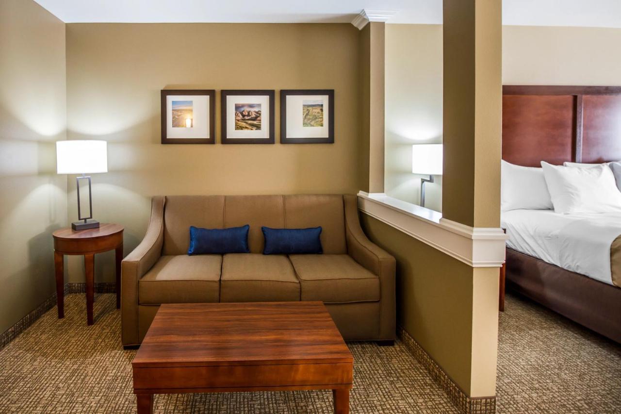 Comfort Inn & Suites Mandan - Bismarck Екстер'єр фото