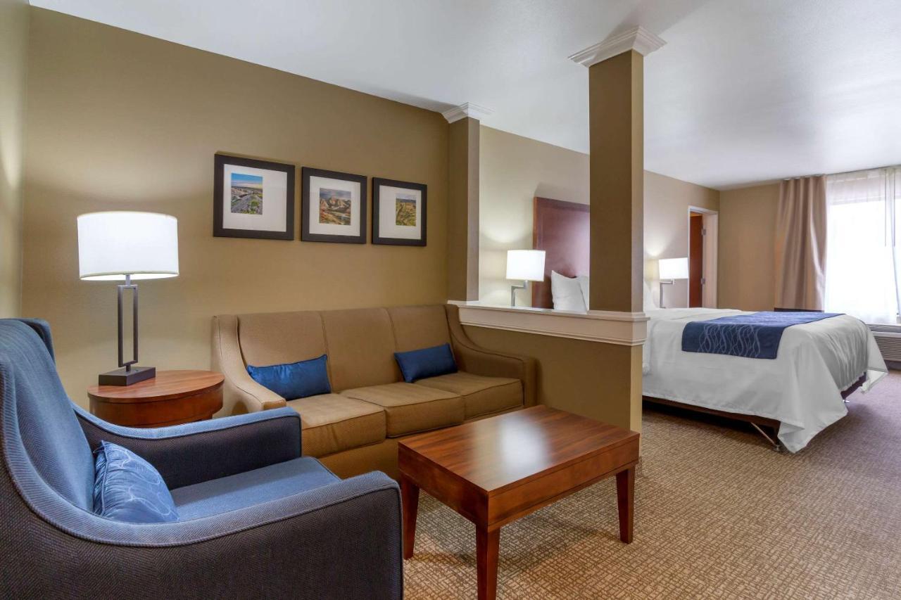 Comfort Inn & Suites Mandan - Bismarck Екстер'єр фото
