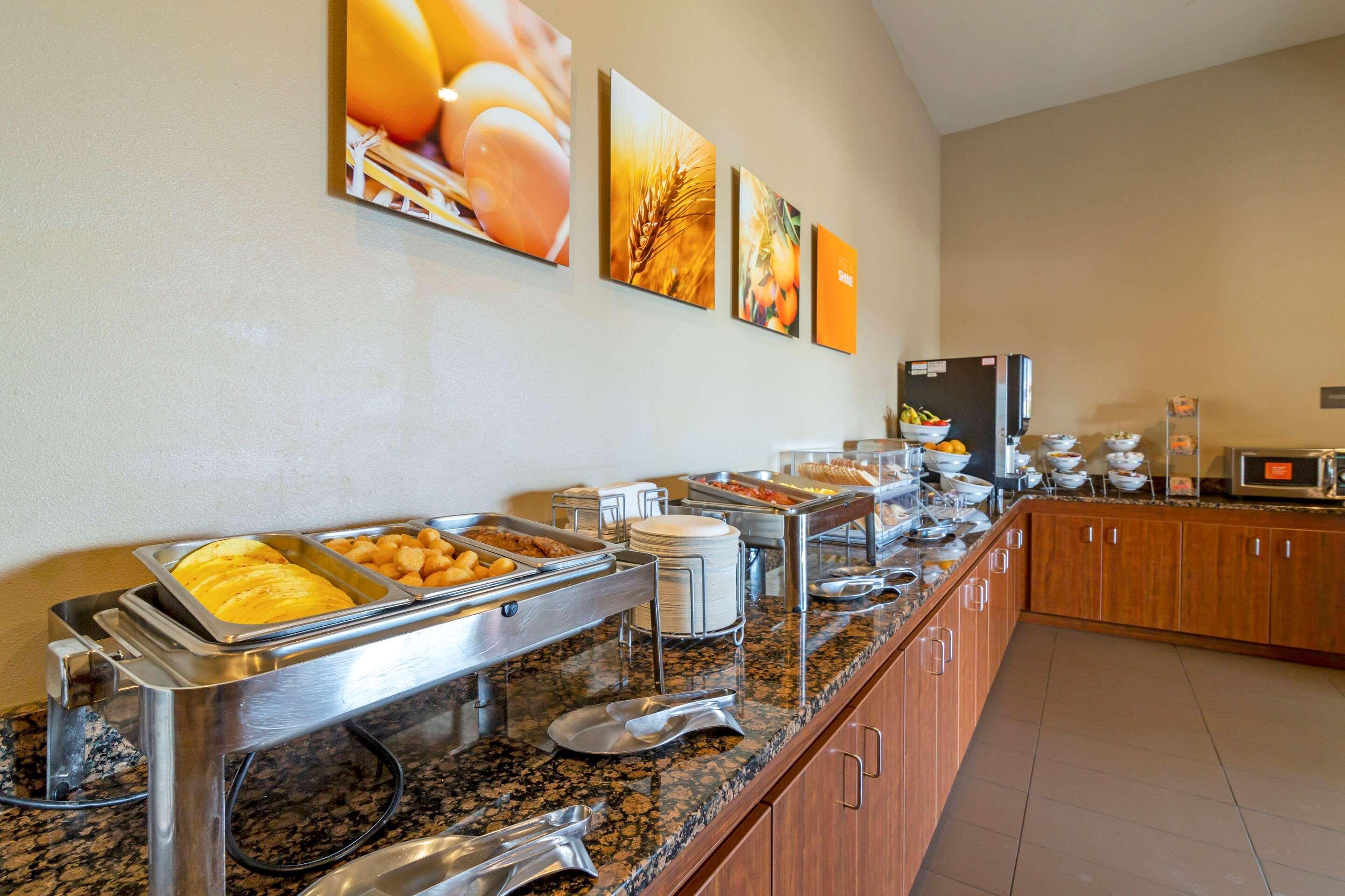 Comfort Inn & Suites Mandan - Bismarck Екстер'єр фото