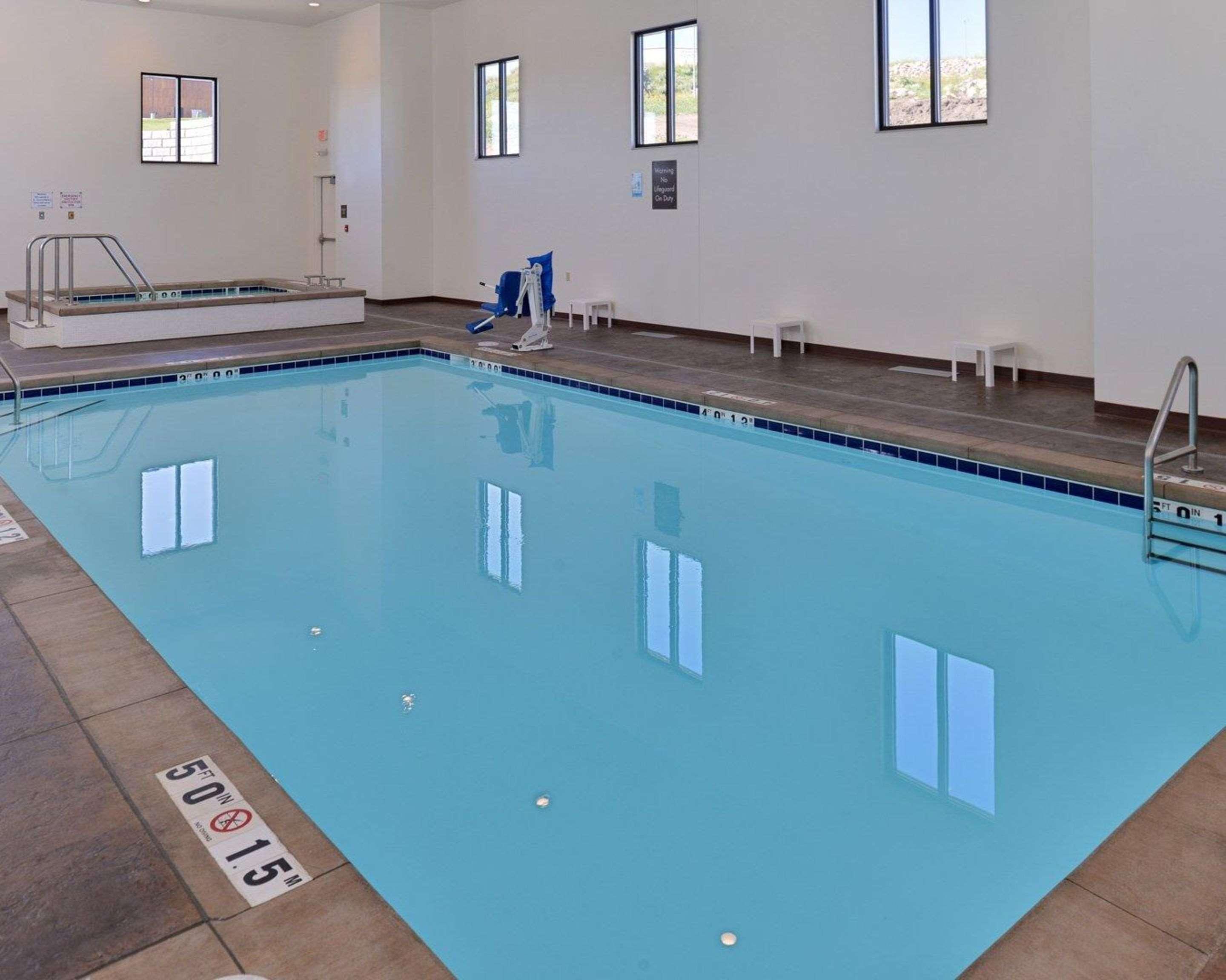 Comfort Inn & Suites Mandan - Bismarck Екстер'єр фото