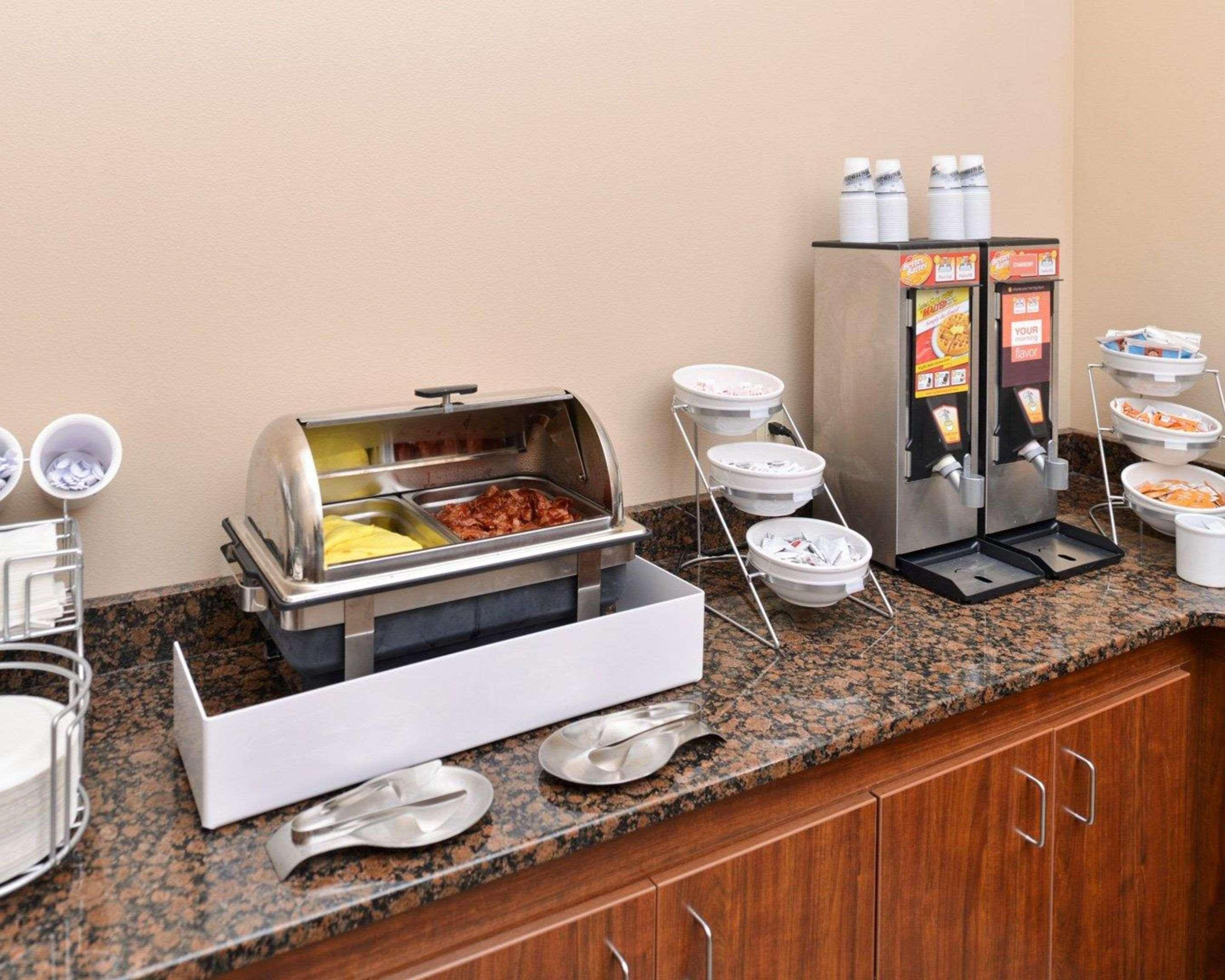 Comfort Inn & Suites Mandan - Bismarck Екстер'єр фото