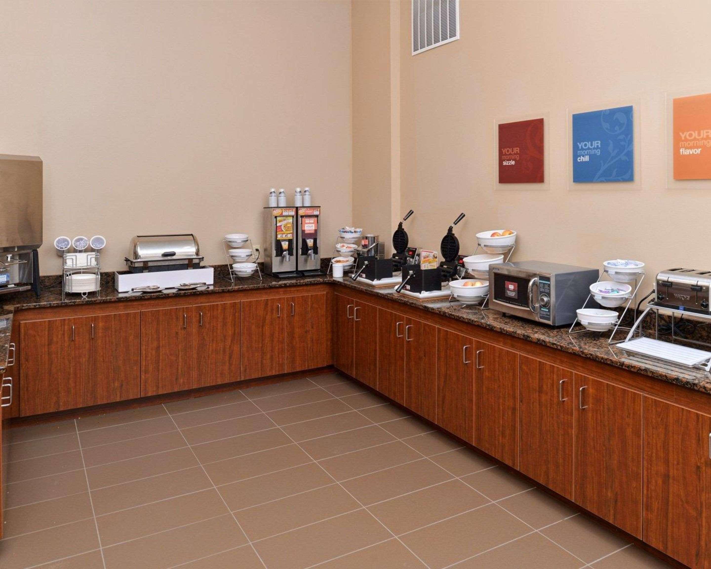 Comfort Inn & Suites Mandan - Bismarck Екстер'єр фото